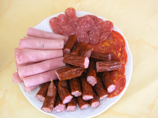 5 продуктов, которые ни в коем случае нельзя давать кошкам - фото 1